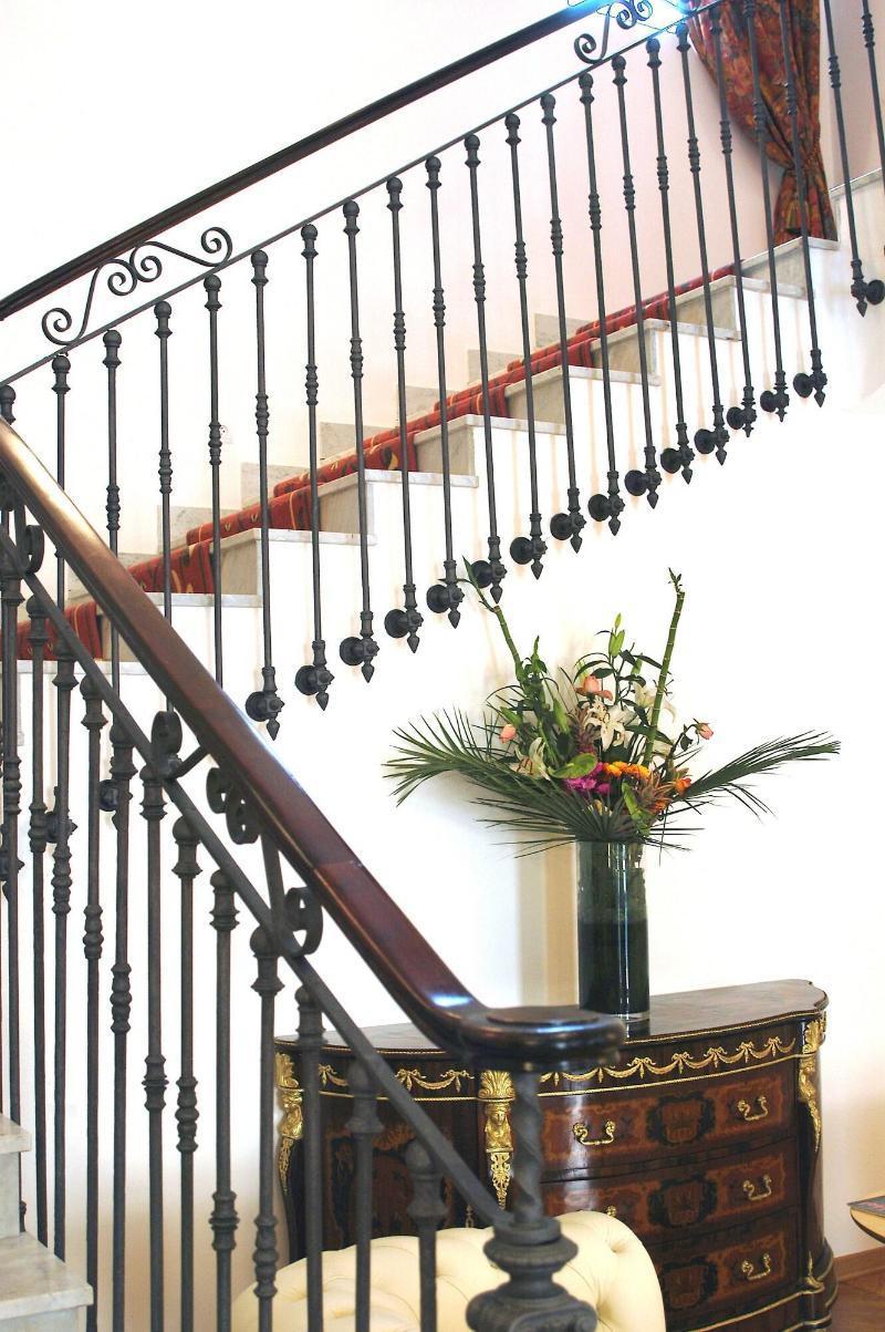 Grand Hotel Des Ambassadeurs Menton Buitenkant foto