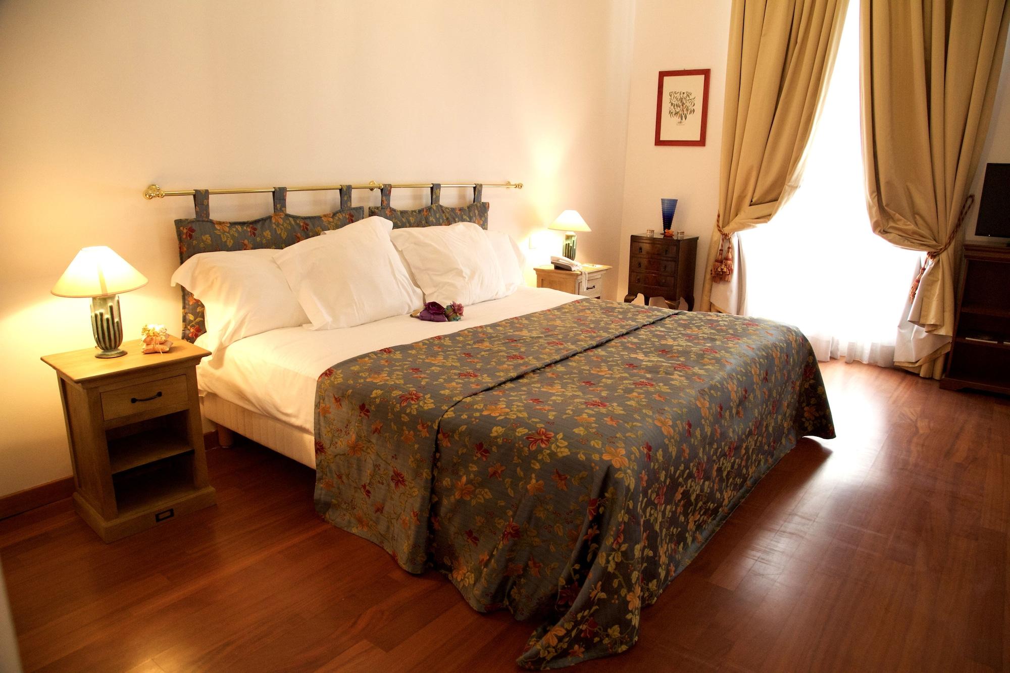 Grand Hotel Des Ambassadeurs Menton Buitenkant foto