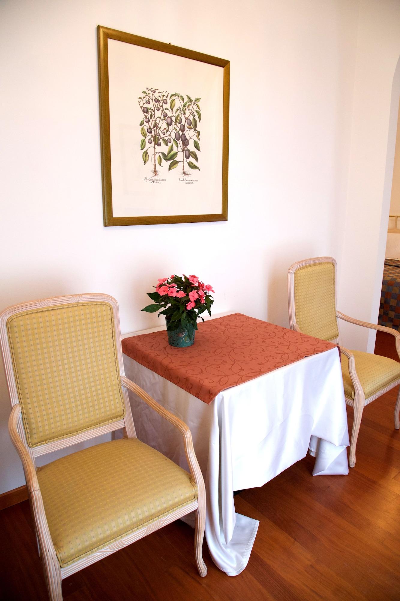 Grand Hotel Des Ambassadeurs Menton Buitenkant foto