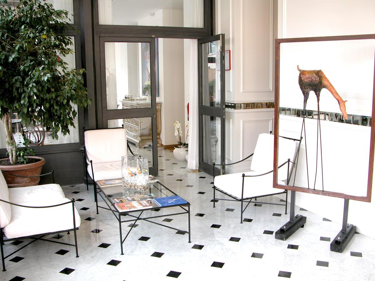 Grand Hotel Des Ambassadeurs Menton Buitenkant foto