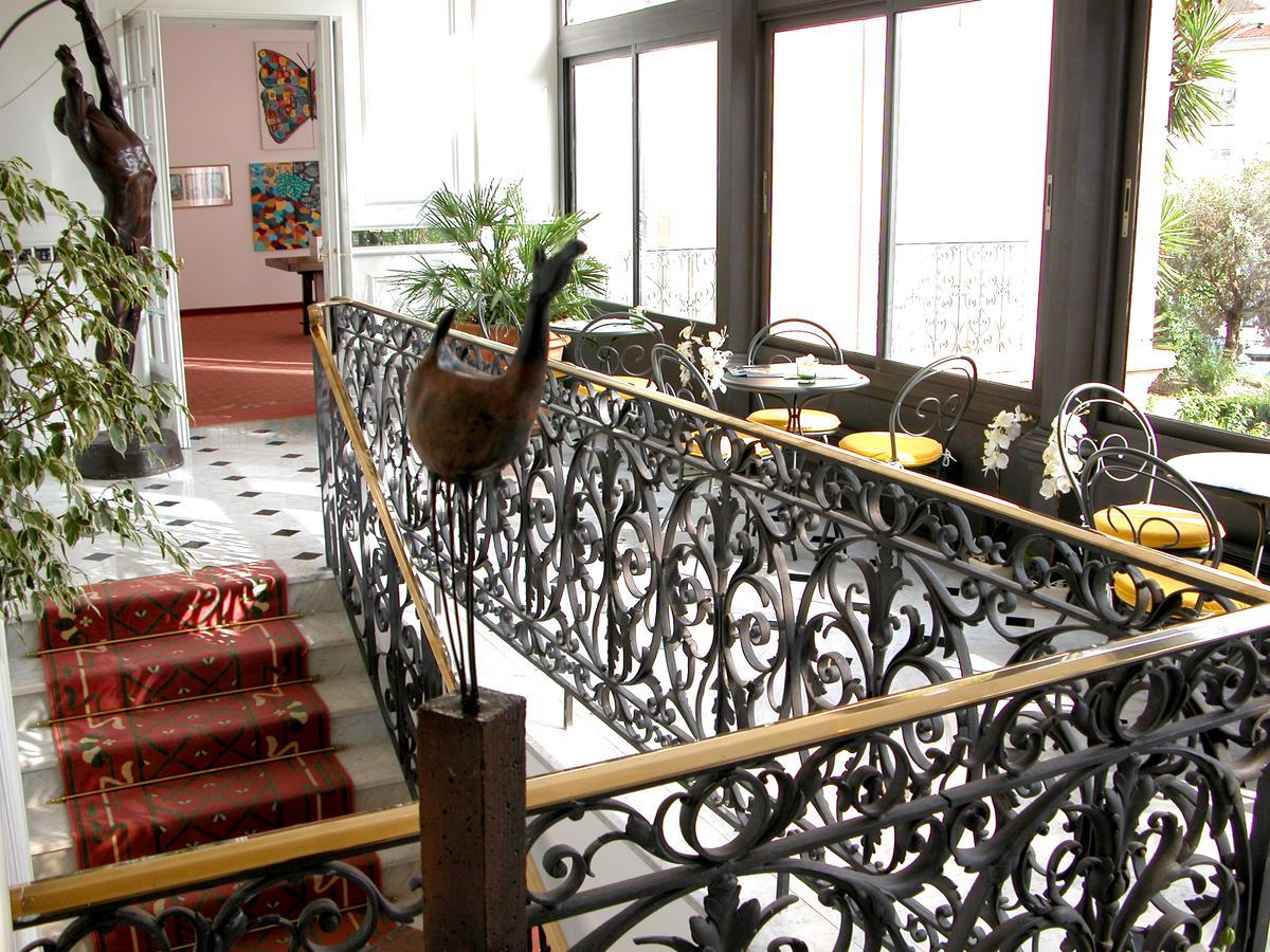 Grand Hotel Des Ambassadeurs Menton Buitenkant foto
