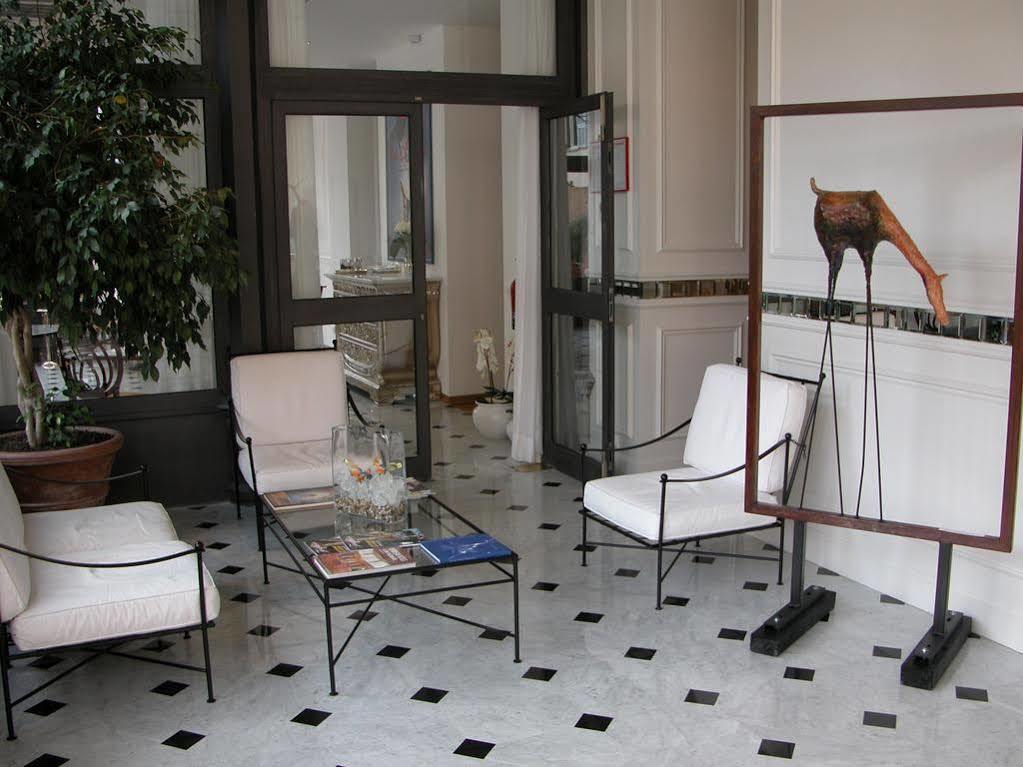 Grand Hotel Des Ambassadeurs Menton Buitenkant foto