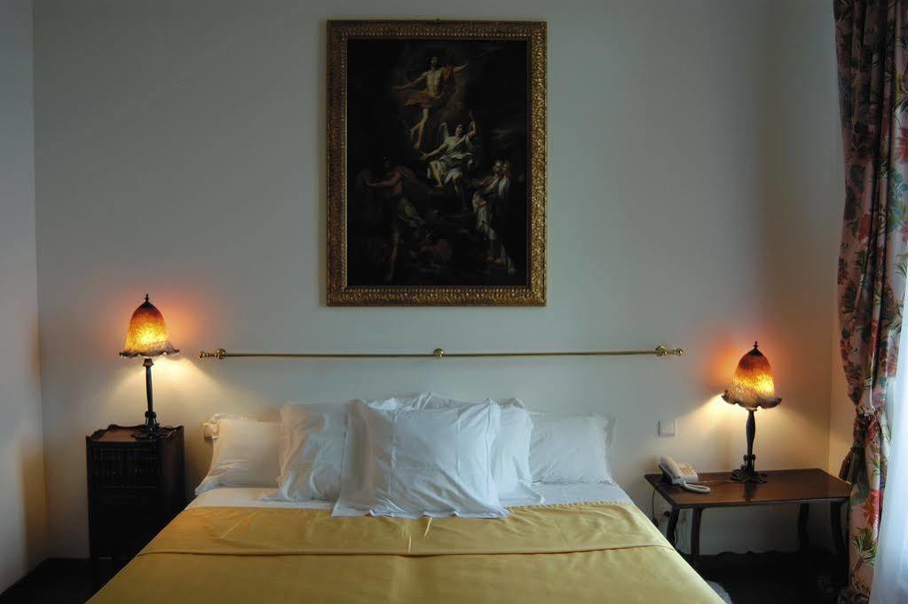 Grand Hotel Des Ambassadeurs Menton Buitenkant foto